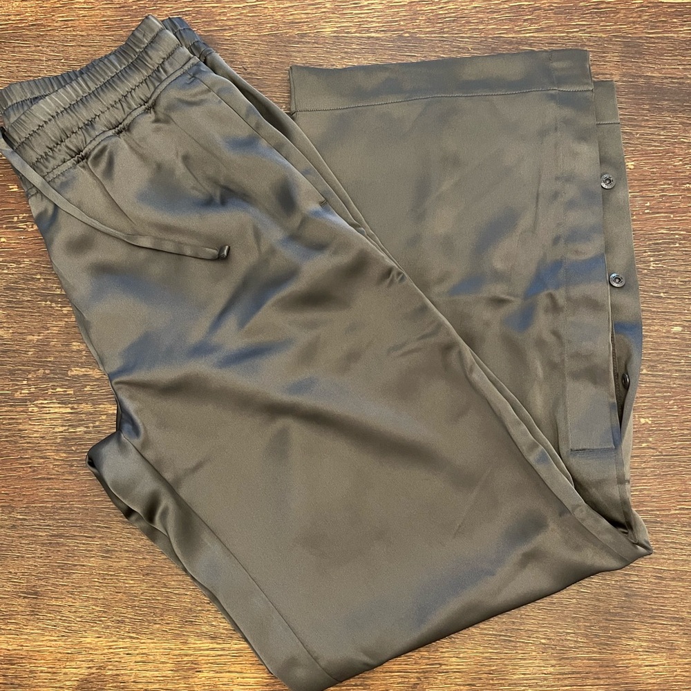 NWOT Old Navy Mid-Rise Wide Leg Satin Pants.